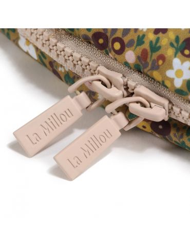 La Millou Śpiworek Multi Aspen Winterproof Stroller Bag Combo ( Flower Styles - Sand ) La Millou Śpiworek Multi Aspen Winterproof Stroller Bag Combo ( Flower Styles - Sand )