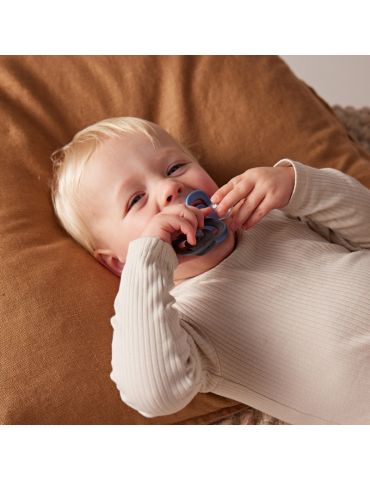 B.Box Smoczek silikonowy symetryczny 6m+ niebieski/błękit