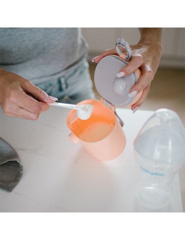 BabyOno Pojemnik przenośny na mleko w proszku brzoskwinia