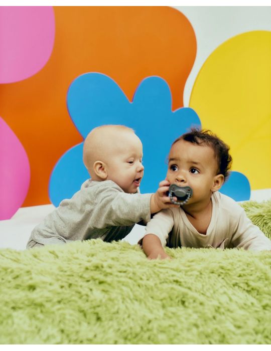 Luu Kids Smoczek silikonowy pozycjonujący 0-3m+ Lovely gray