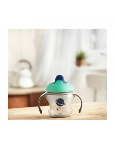 Tommee tippee Kubek Pierwszy niekapek z uchwytami 150ml 4m+ szary Tommee tippee Kubek Pierwszy niekapek z uchwytami 150ml 4m+ szary
