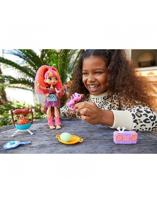 Mattel Cave Club lalka Emberly ze zwierzątkiem zestaw jaskiniowy grill